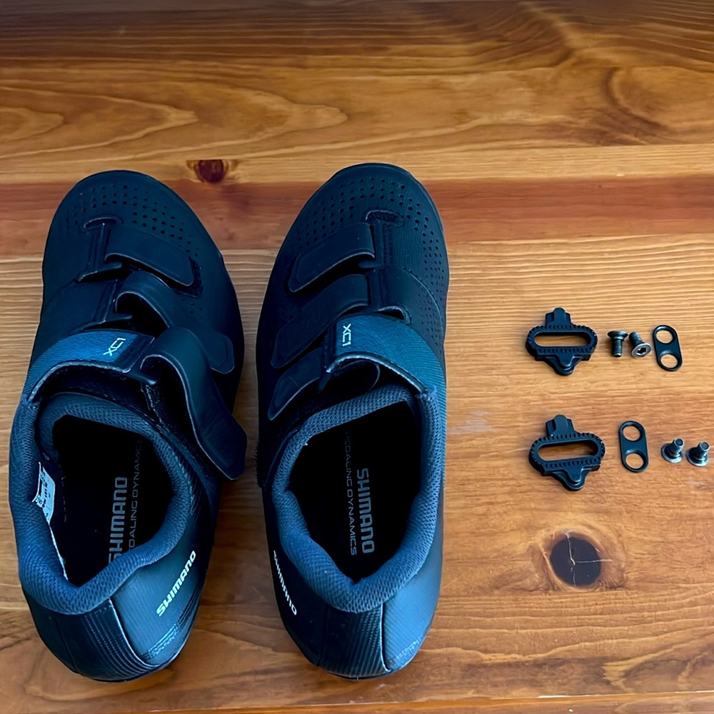 NWOT Shimano cycling shoes. Cleats included!
